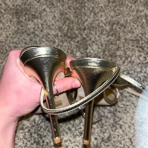 Stuart Weitzman Gold 8.5 Tie Up Heeled Sandals - Picture 6 of 6